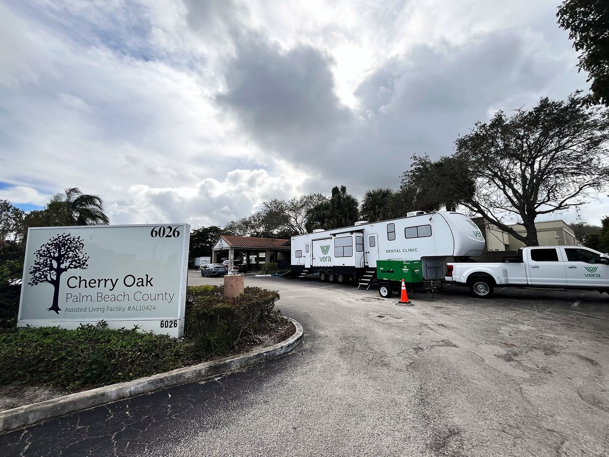 Vera Dental Profiling Camps unit arriving at a senior community